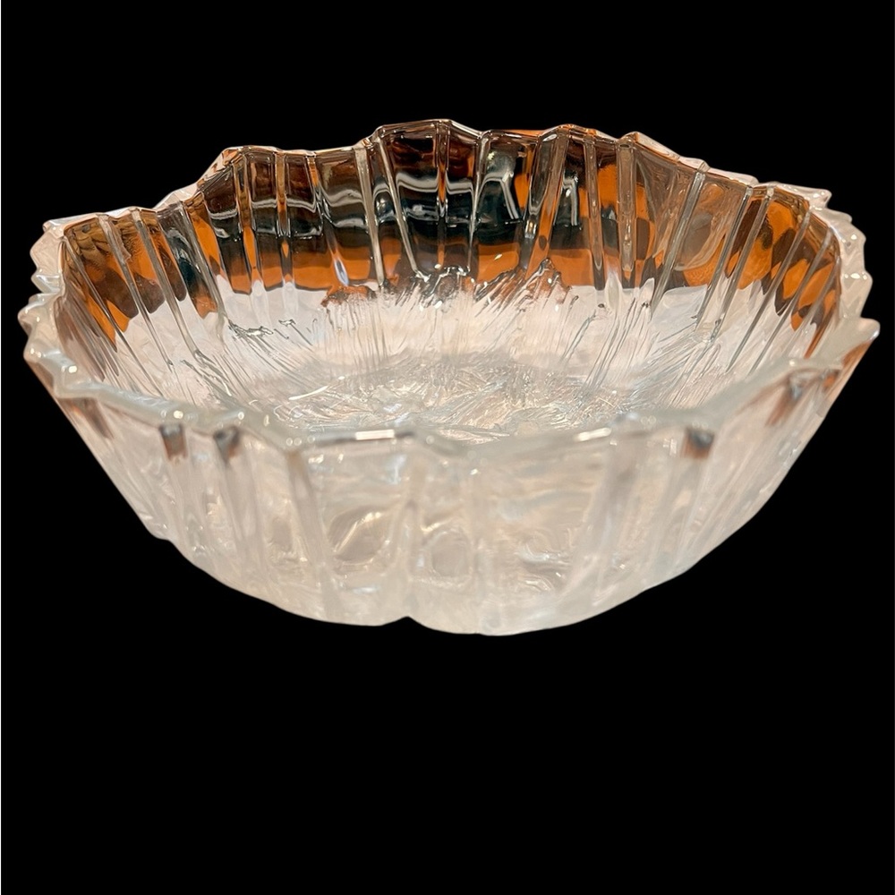 Vintage Hoya Brutalist Iceberg Pattern
Crystal Bowl 9" wide and 4" tall